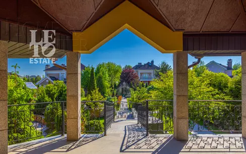 2-этажный коттедж 1 700 м² с отделкой