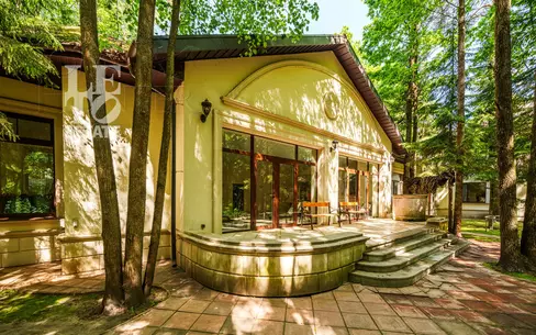 2-этажный коттедж 1 025 м² с отделкой