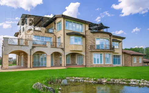 3-этажный коттедж 1 500 м² с отделкой