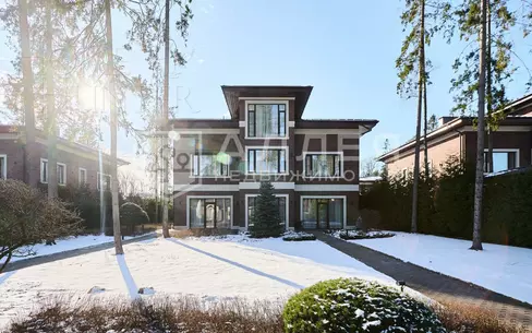 3-этажный коттедж 800 м² с отделкой