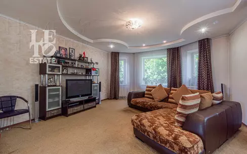 3-этажный коттедж 426 м² с отделкой