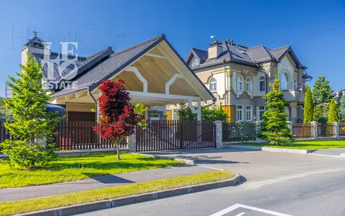 2-этажный коттедж 1 700 м² с отделкой