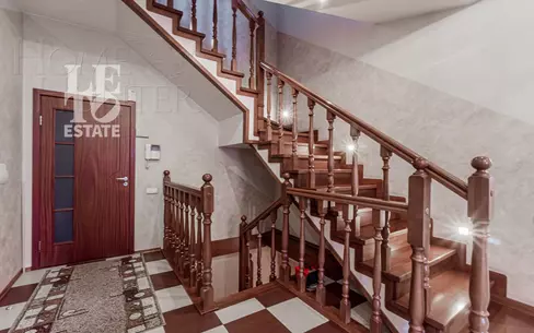 3-этажный коттедж 426 м² с отделкой