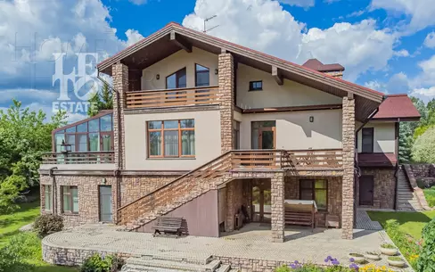 3-этажный коттедж 692.6 м² с отделкой