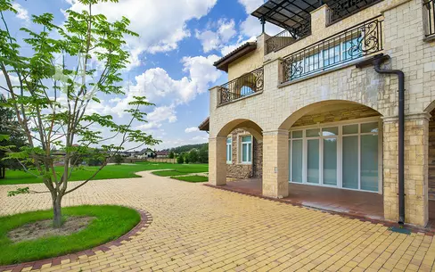 3-этажный коттедж 1 500 м² с отделкой