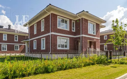 2-этажный коттедж 245.3 м² с отделкой