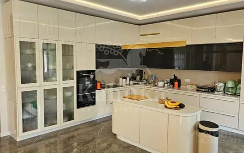 2-этажный коттедж 300 м² с отделкой