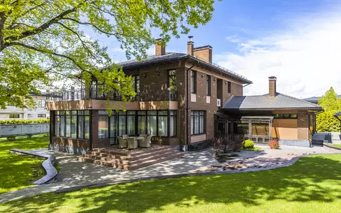 2-этажный коттедж 1 000 м² с отделкой