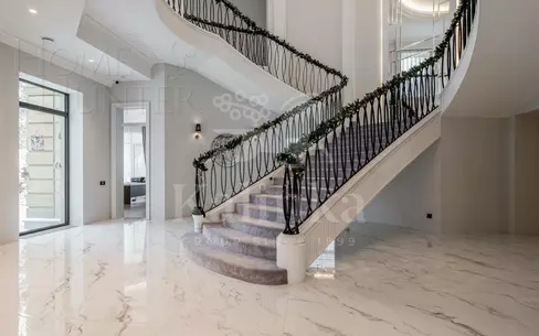 2-этажный коттедж 500 м² с отделкой