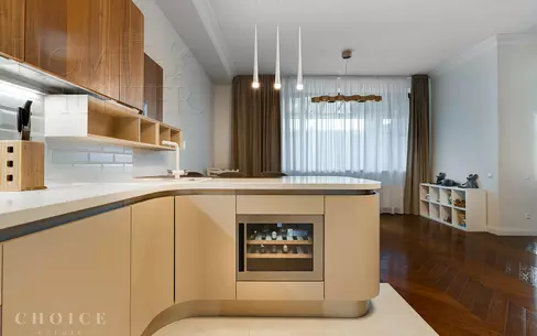 2-этажный таунхаус 293 м² с отделкой