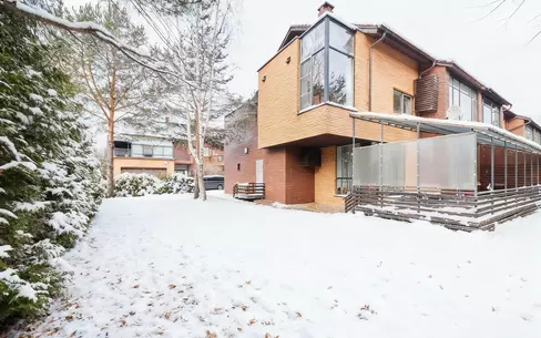 2-этажный таунхаус 400 м² без отделки