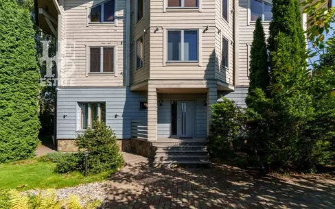 3-этажный коттедж 680 м² с отделкой