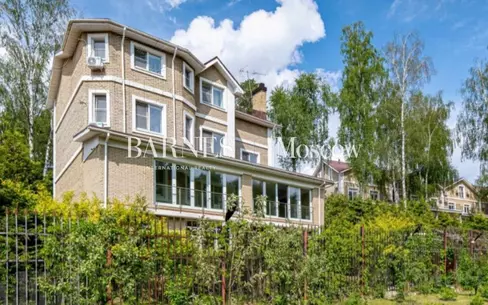 3-этажный коттедж 420 м² с отделкой