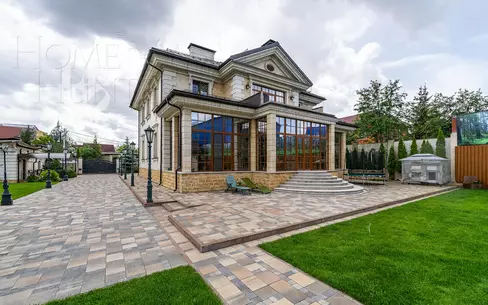 2-этажный коттедж 1 218 м² с отделкой