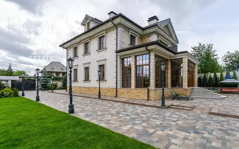 2-этажный коттедж 1 218 м² с отделкой