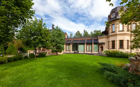 2-этажный коттедж 900 м² с отделкой