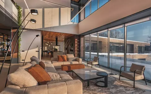 3-этажный коттедж 2 150 м² с отделкой