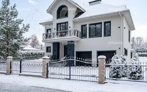 2-этажный коттедж 693 м² с отделкой