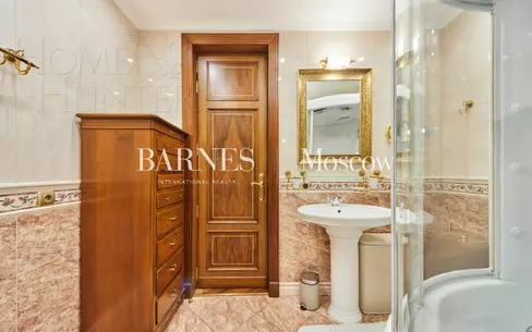 3-КОМН. КВАРТИРА С ОТДЕЛКОЙ 136.5 М² НА 3 ЭТАЖЕ