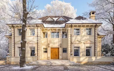 2-этажный коттедж 1 300 м² с отделкой