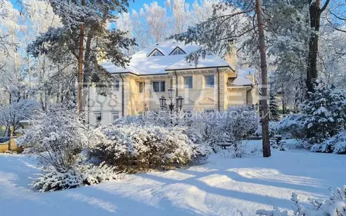 2-этажный коттедж 1 300 м² с отделкой