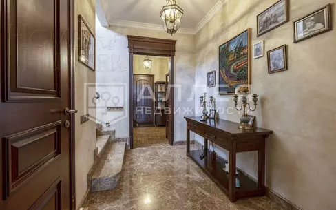 3-этажный таунхаус 270 м² с отделкой