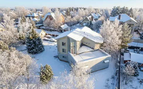 3-этажный коттедж 680 м² с отделкой