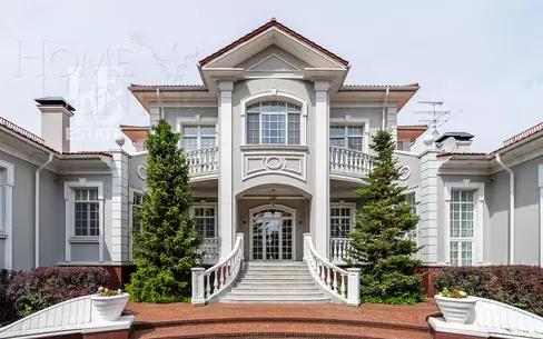 2-этажный коттедж 1 500 м² с отделкой