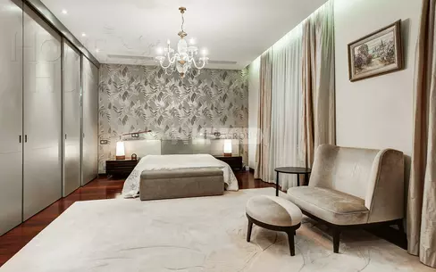 4-КОМН. КВАРТИРА С ОТДЕЛКОЙ 210.3 М² НА 3 ЭТАЖЕ