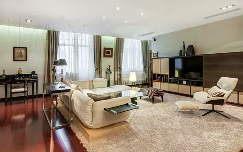 4-КОМН. КВАРТИРА С ОТДЕЛКОЙ 210.3 М² НА 3 ЭТАЖЕ