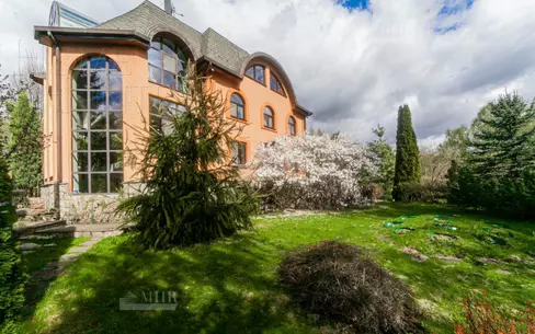 2-этажный коттедж 500 м² с отделкой