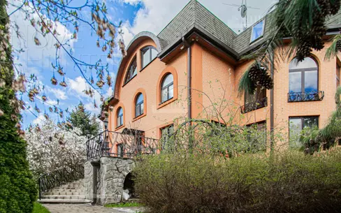 2-этажный коттедж 500 м² с отделкой