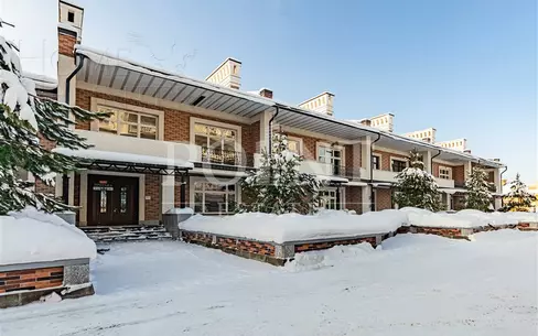 2-этажный таунхаус 640.8 м² без отделки