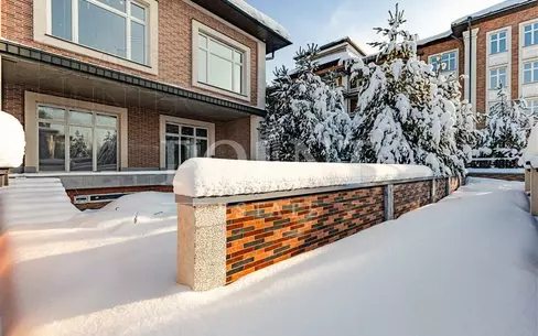 2-этажный таунхаус 640.8 м² без отделки