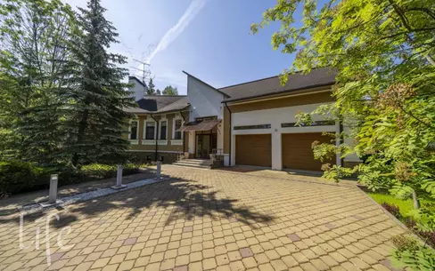 1-этажный коттедж 450 м² с отделкой