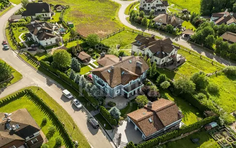 3-этажный коттедж 983.8 м² с отделкой