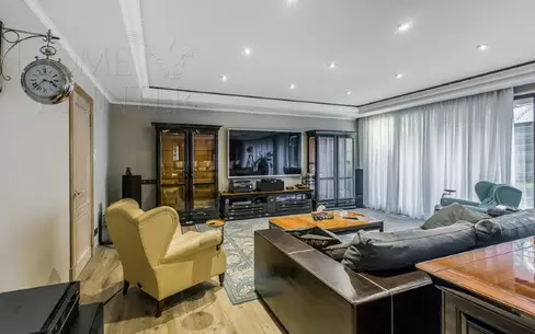 2-этажный коттедж 650 м² с отделкой