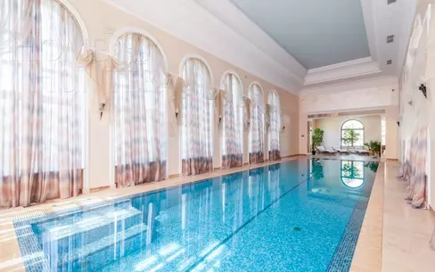 3-этажный коттедж 1 800 м² с отделкой