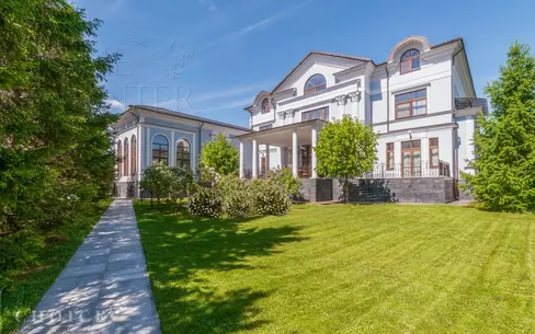 3-этажный коттедж 1 800 м² с отделкой