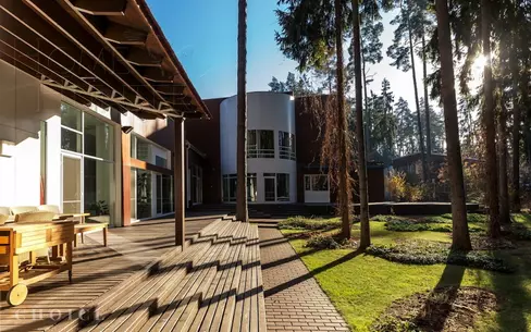 2-этажный коттедж 1 328 м² с отделкой