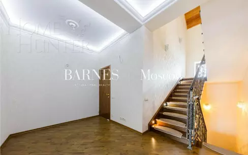 2-этажный коттедж 1 000 м² с отделкой