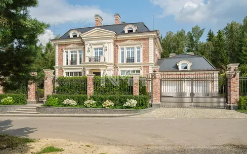 2-этажный коттедж 2 327 м² без отделки