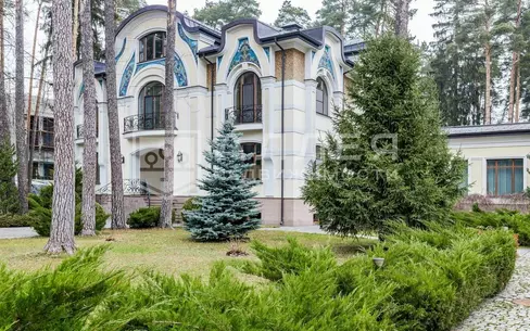 2-этажный коттедж 2 100 м² с отделкой