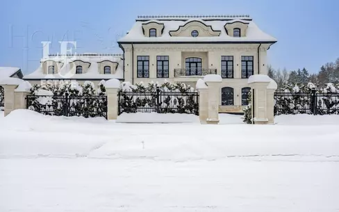 3-этажный коттедж 1 000 м² без отделки