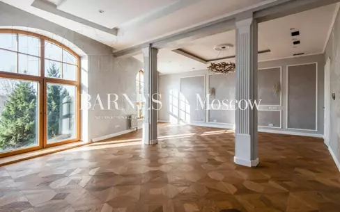 2-этажный коттедж 1 000 м² с отделкой