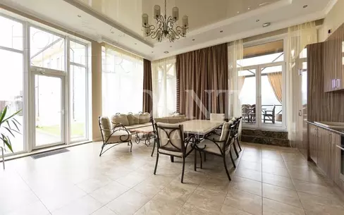 КОТТЕДЖ 320 м² без отделки