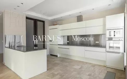 3-КОМН. КВАРТИРА С ОТДЕЛКОЙ 179.6 М² НА 3 ЭТАЖЕ