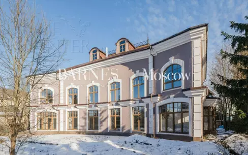 2-этажный коттедж 1 000 м² с отделкой