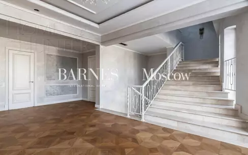 2-этажный коттедж 1 000 м² с отделкой