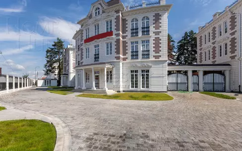 3-этажный коттедж 297 м² без отделки